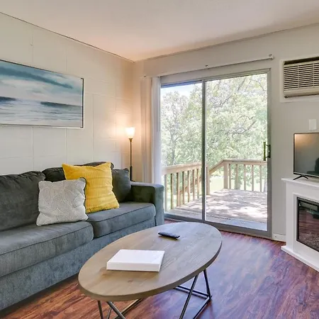 Vibrant Kimberling City Hideaway With Private Deck!